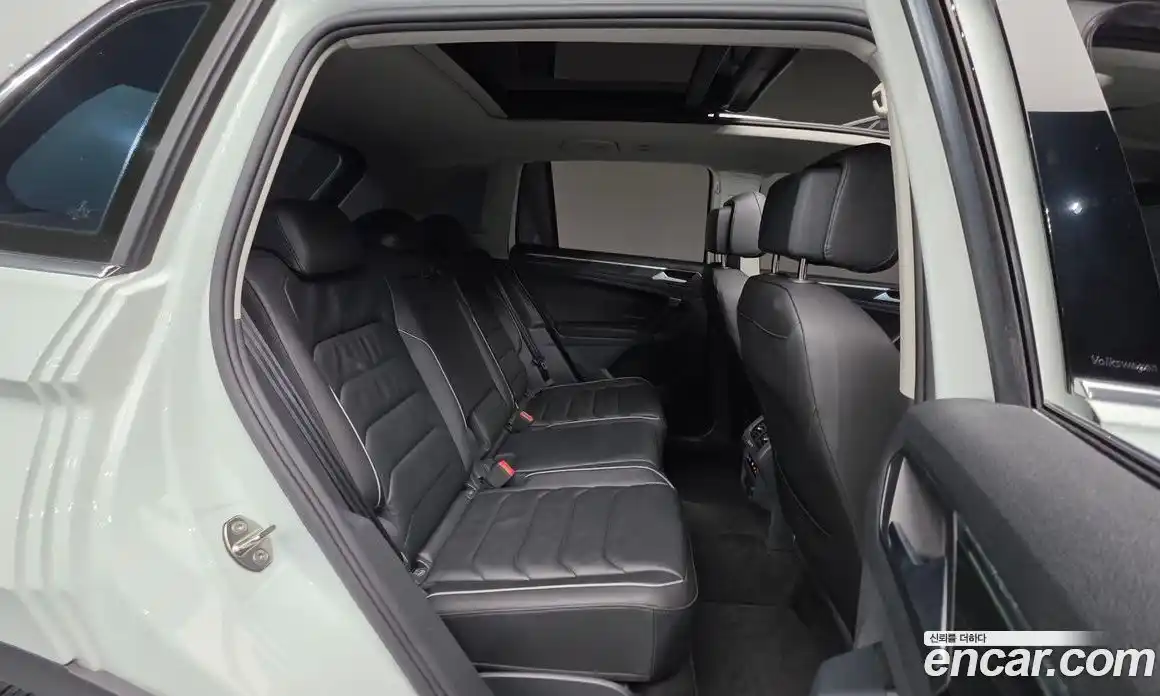 Volkswagen Tiguan 2023 2.0 Автомат в Москве № 215072, фото 17