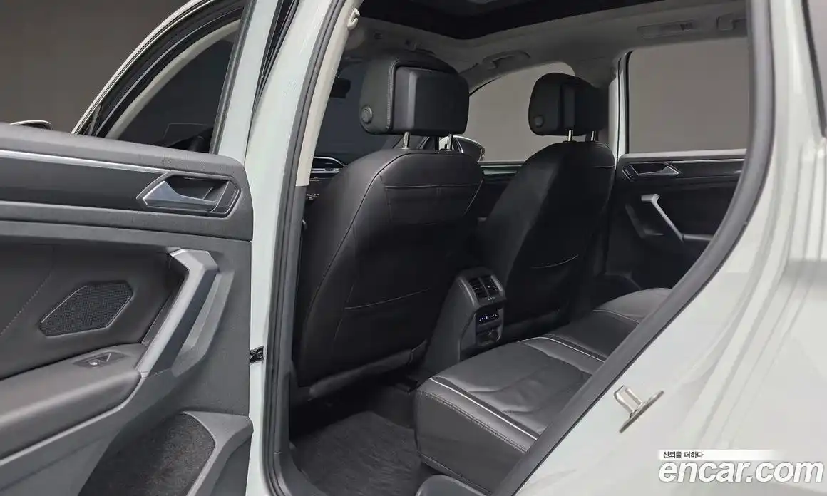 Volkswagen Tiguan 2023 2.0 Автомат в Москве № 215072, фото 19