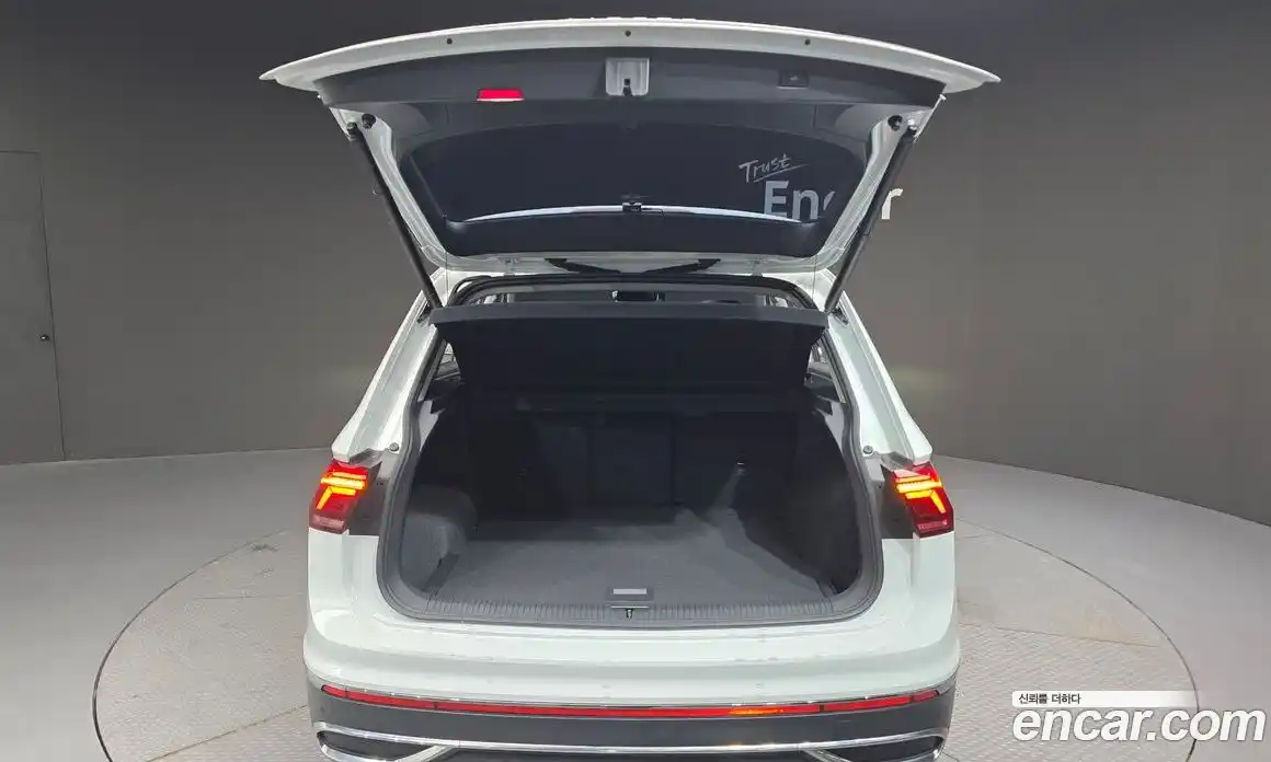 Volkswagen Tiguan 2023 2.0 Автомат в Москве № 215072, фото 20