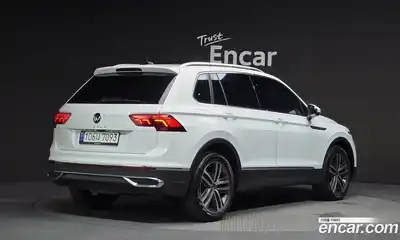 Volkswagen Tiguan 2023 2.0 Автомат в Москве № 215072, миниатюра 2