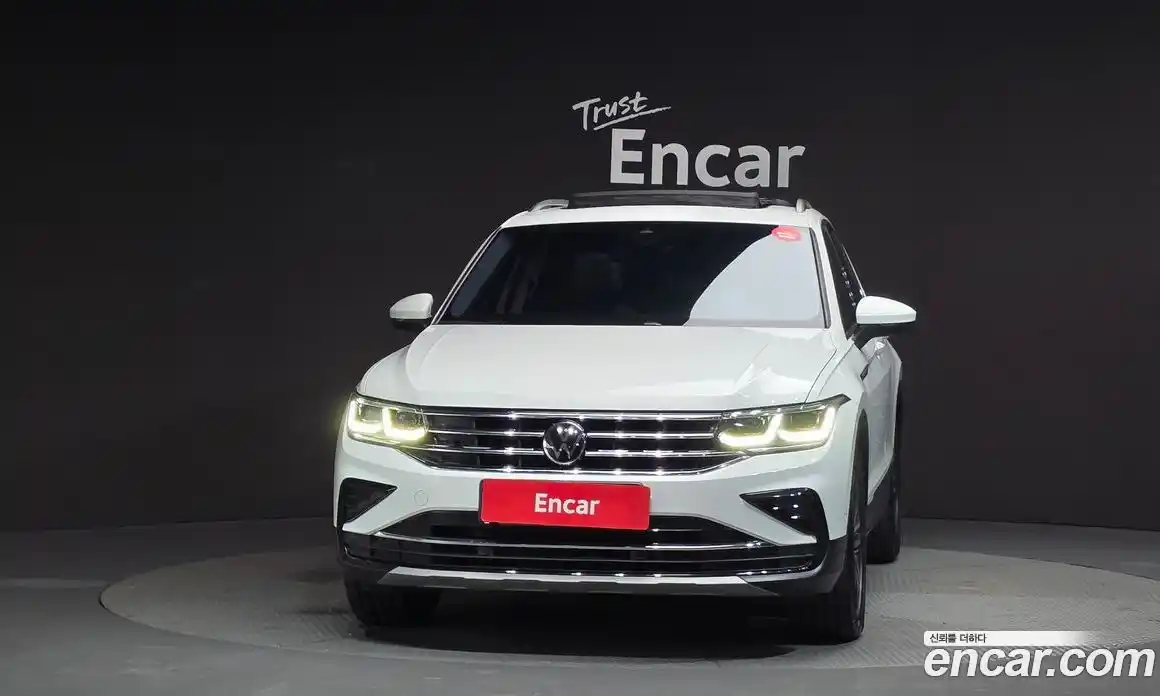 Volkswagen Tiguan 2023 2.0 Автомат в Москве № 215072, фото 3