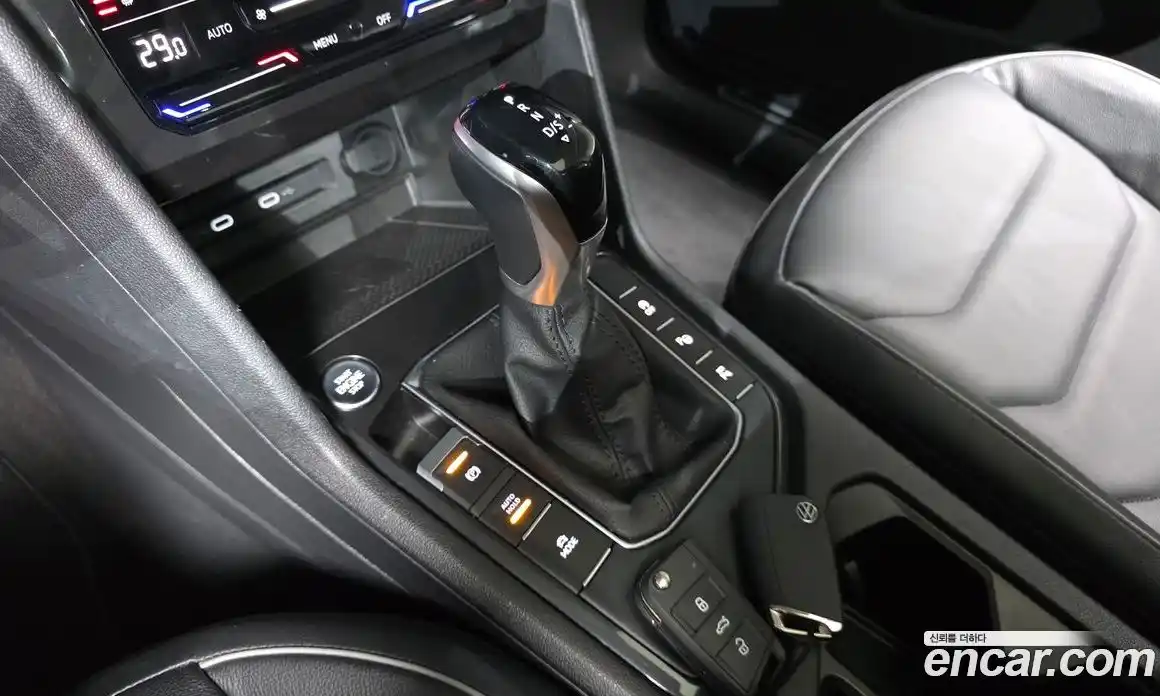 Volkswagen Tiguan 2023 2.0 Автомат в Москве № 215072, фото 9