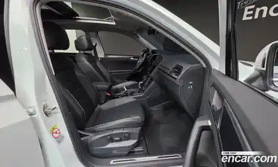 Volkswagen Tiguan 2023 2.0 Автомат в Москве № 215072, миниатюра 10