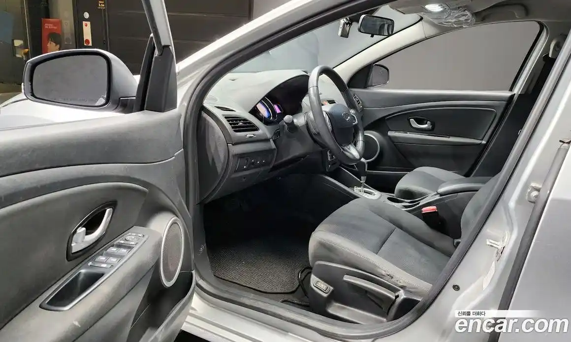 Renault SM3 2015 1.6 Автомат в Москве № 222498, фото 12