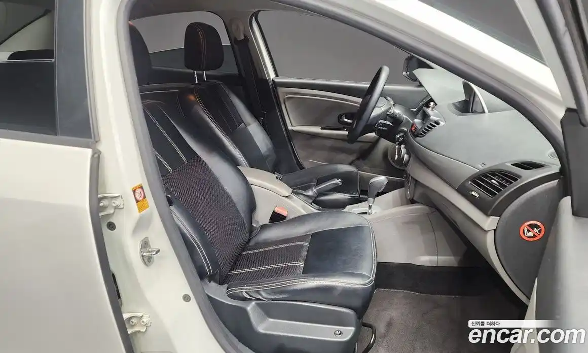 Renault SM3 2011 1.6 Автомат в Москве № 226214, фото 11