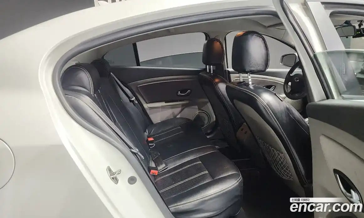 Renault SM3 2011 1.6 Автомат в Москве № 226214, фото 19