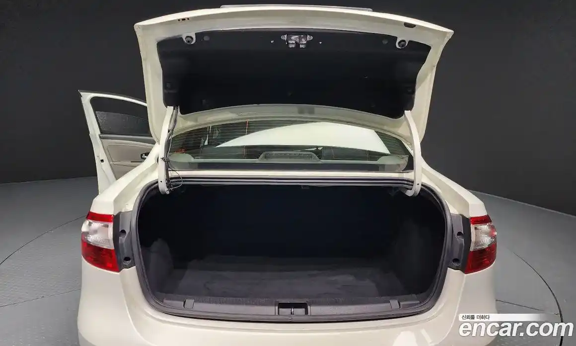 Renault SM3 2011 1.6 Автомат в Москве № 226214, фото 9