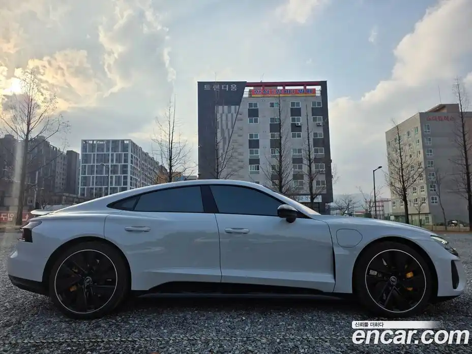 Audi e-tron GT 2024 0.1 Автомат в Москве № 230312, фото 16