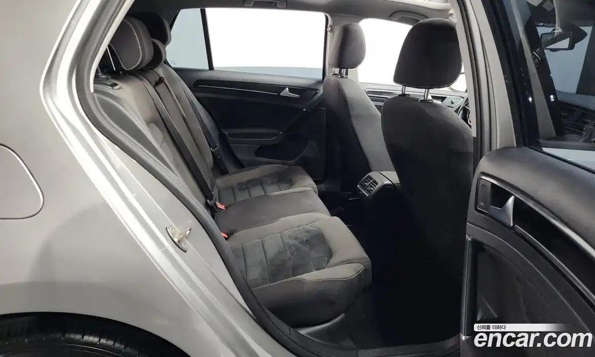 Volkswagen Golf 2016 2.0 Автомат в Москве № 232213, фото 3