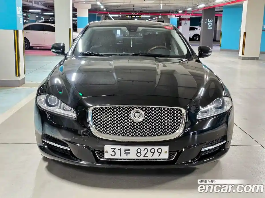 Jaguar XJ 2011 3.0 Автомат в Москве № 305166, фото 2