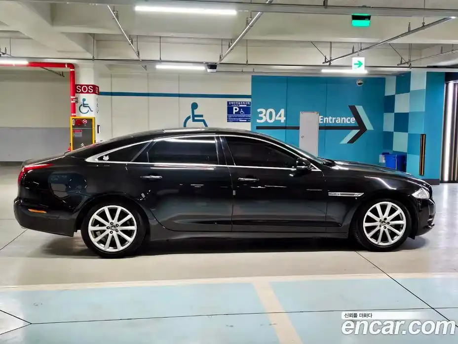 Jaguar XJ 2011 3.0 Автомат в Москве № 305166, фото 8