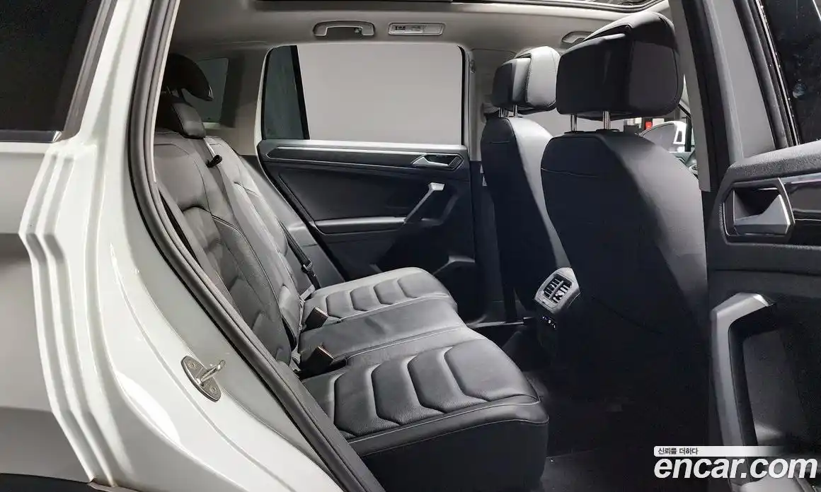 Volkswagen Tiguan 2023 2.0 Автомат в Москве № 357660, фото 12