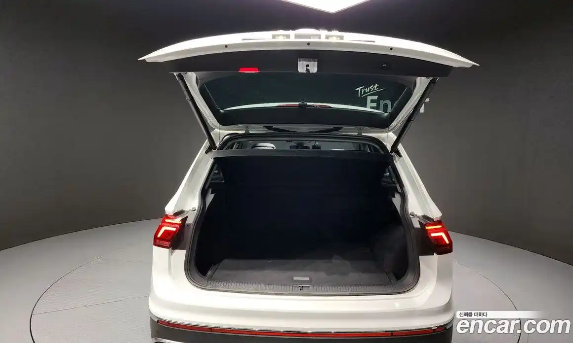 Volkswagen Tiguan 2023 2.0 Автомат в Москве № 357660, фото 20