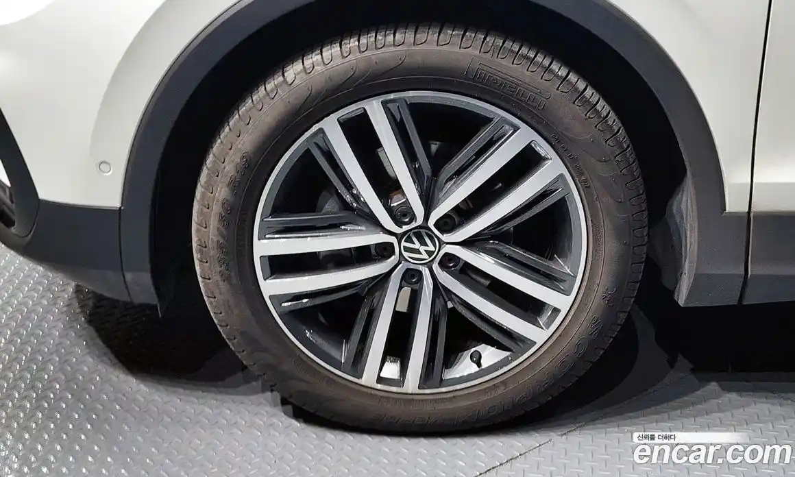 Volkswagen Tiguan 2023 2.0 Автомат в Москве № 357660, фото 5