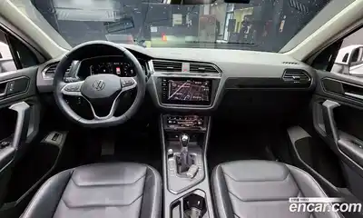 Volkswagen Tiguan 2023 2.0 Автомат в Москве № 357660, миниатюра 7