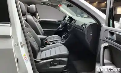 Volkswagen Tiguan 2023 2.0 Автомат в Москве № 357660, миниатюра 10