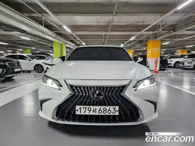 Lexus ES, 2023