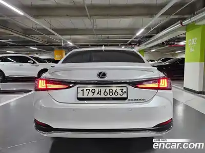 Lexus ES 2023 2.5 Автомат в Москве № 399014, миниатюра 3