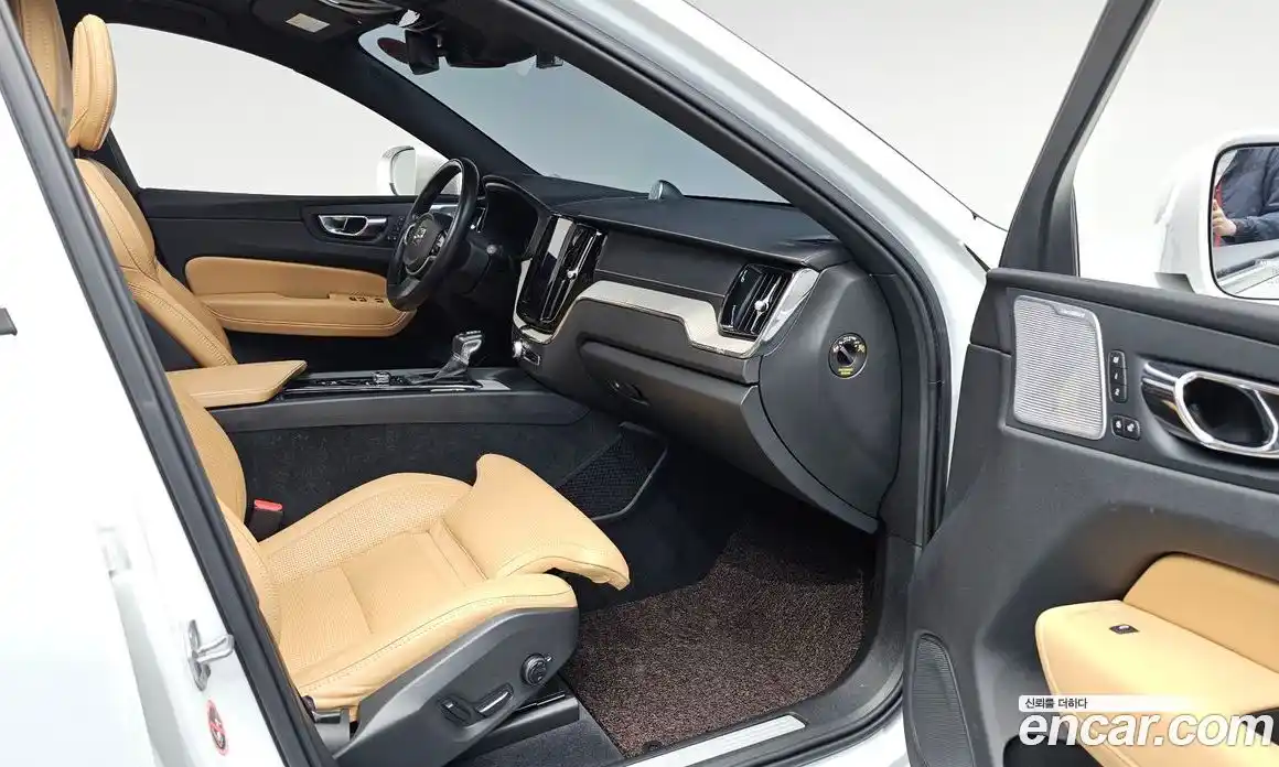 Volvo XC60 2019 2.0 Автомат в Москве № 429986, фото 11