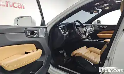 Volvo XC60 2019 2.0 Автомат в Москве № 429986, миниатюра 10