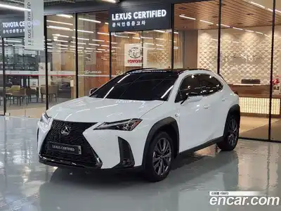 Lexus UX, 2024