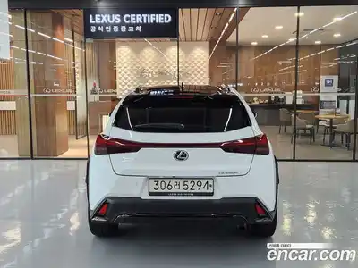 Lexus UX 2024 2.0 Вариатор в Москве № 466619, миниатюра 4
