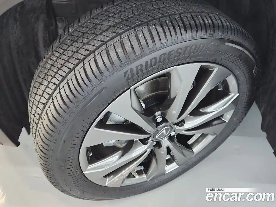 Lexus UX 2024 2.0 Вариатор в Москве № 466619, фото 5