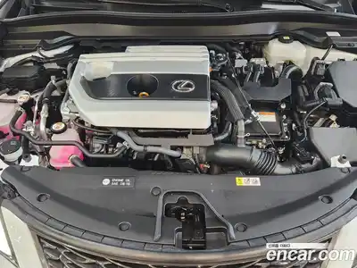 Lexus UX 2024 2.0 Вариатор в Москве № 466619, миниатюра 6