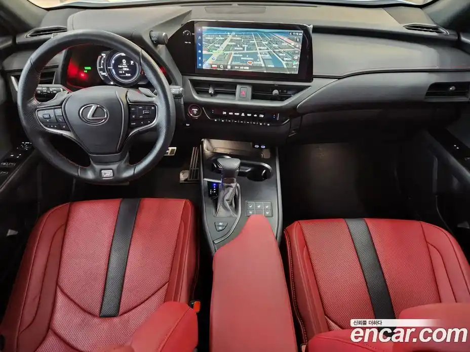 Lexus UX 2024 2.0 Вариатор в Москве № 466619, фото 7