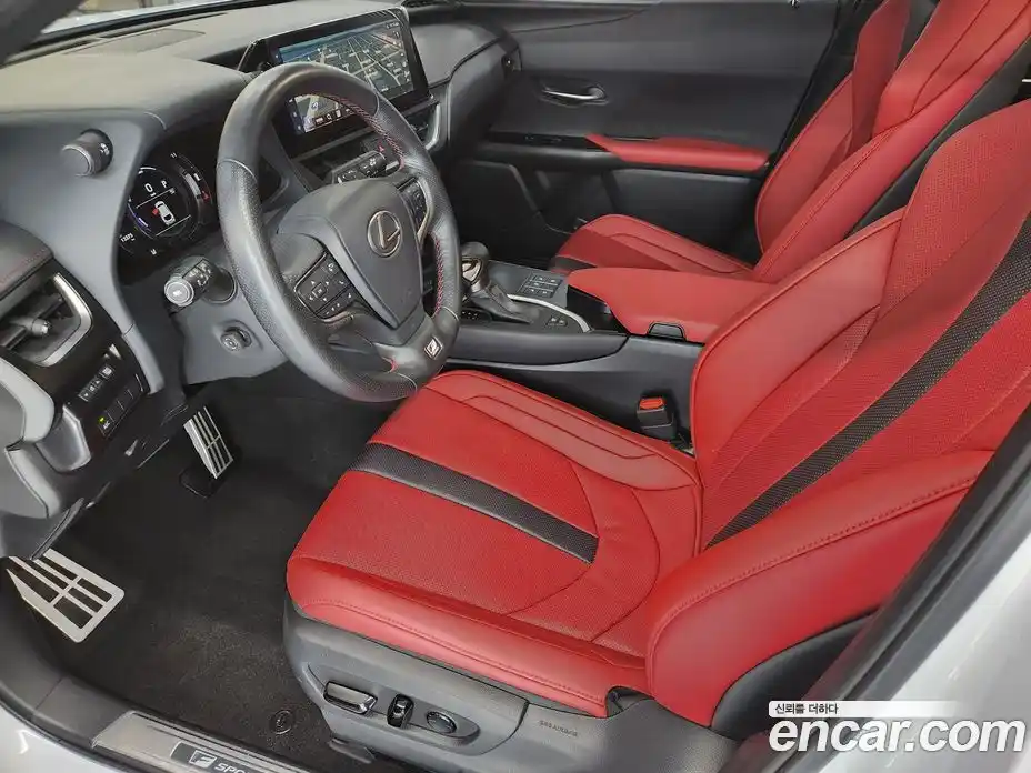 Lexus UX 2024 2.0 Вариатор в Москве № 466619, фото 10