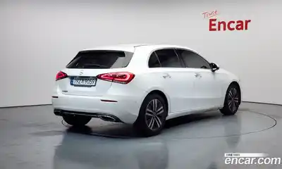 Mercedes-Benz A-Class 2023 2.0 Автомат в Москве № 494275, миниатюра 2