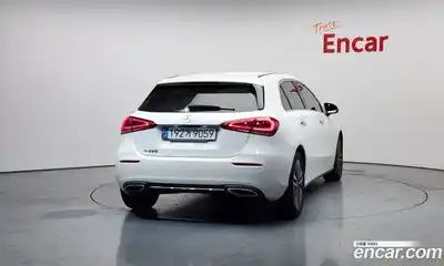 Mercedes-Benz A-Class 2023 2.0 Автомат в Москве № 494275, миниатюра 4