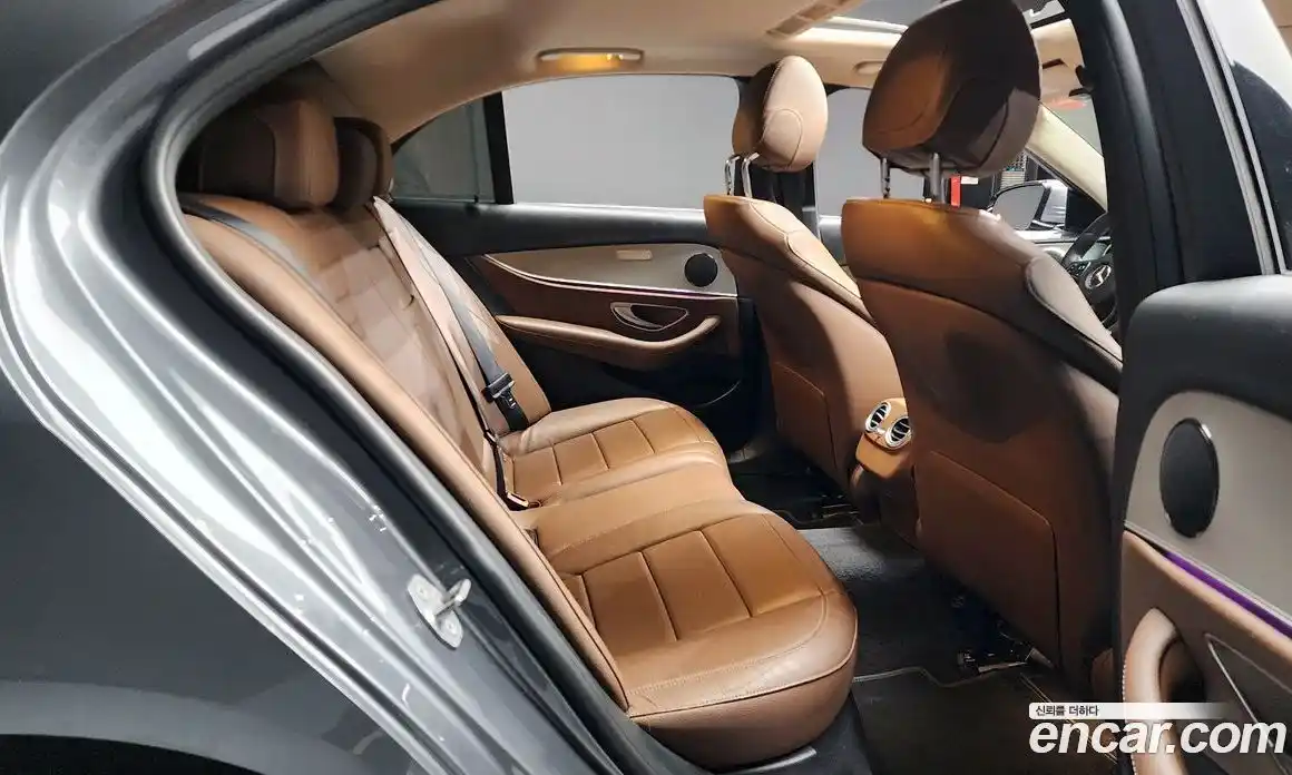 Mercedes-Benz E-Class 2018 2.0 Автомат в Москве № 496031, фото 12