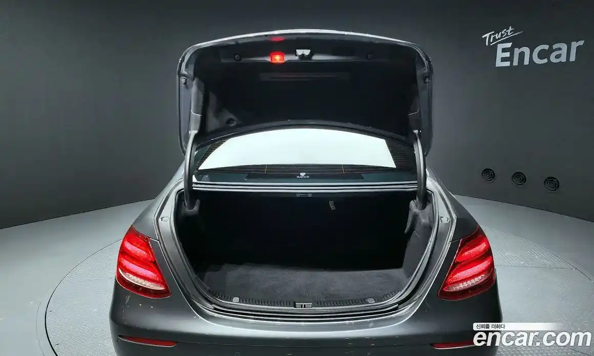 Mercedes-Benz E-Class 2018 2.0 Автомат в Москве № 496031, фото 20