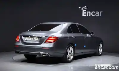 Mercedes-Benz E-Class 2018 2.0 Автомат в Москве № 496031, миниатюра 2