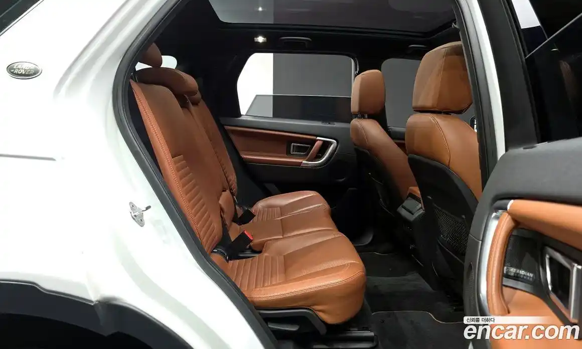 Land Rover Discovery Sport 2017 2.0 Автомат в Москве № 498951, фото 12