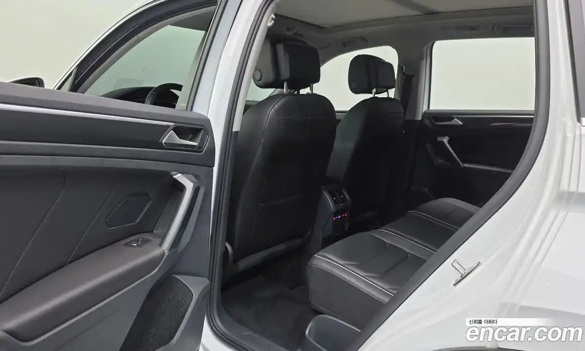 Volkswagen Tiguan 2023 2.0 Автомат в Москве № 499759, фото 17