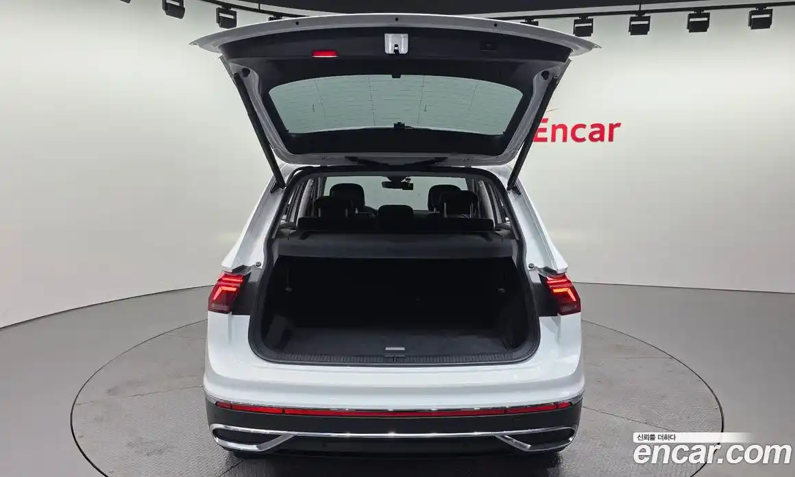 Volkswagen Tiguan 2023 2.0 Автомат в Москве № 499759, фото 20