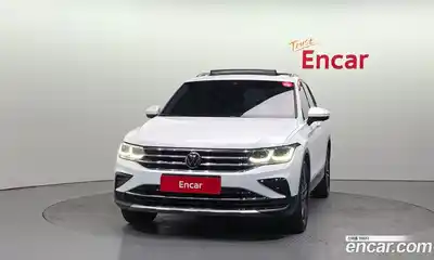 Volkswagen Tiguan 2023 2.0 Автомат в Москве № 499759, миниатюра 3