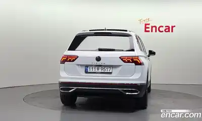 Volkswagen Tiguan 2023 2.0 Автомат в Москве № 499759, миниатюра 4
