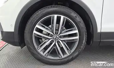 Volkswagen Tiguan 2023 2.0 Автомат в Москве № 499759, миниатюра 5