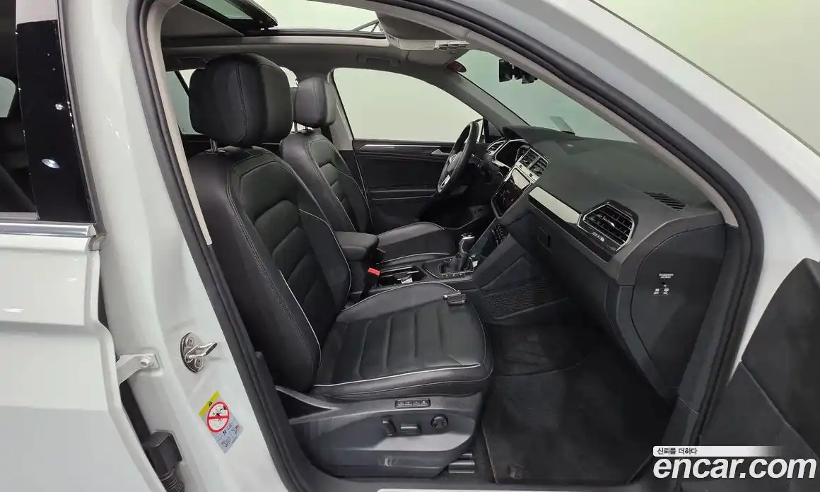 Volkswagen Tiguan 2023 2.0 Автомат в Москве № 499759, фото 10