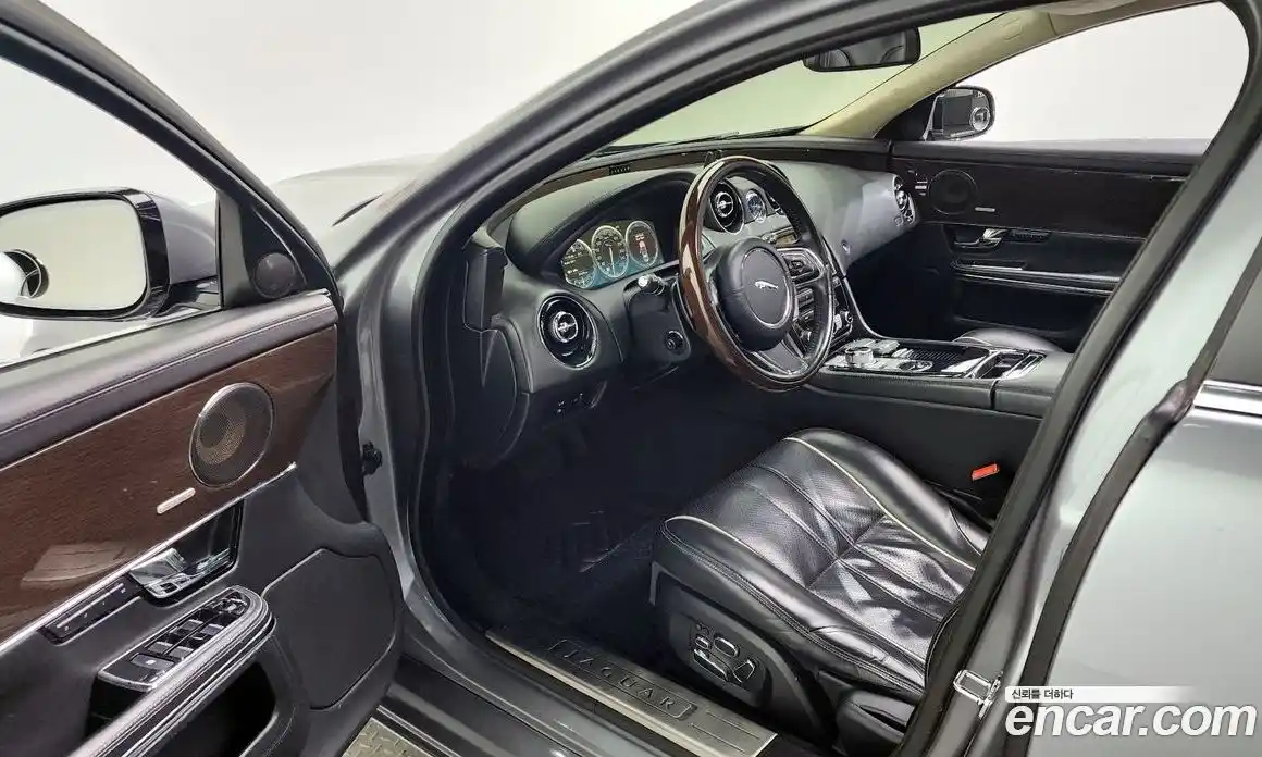 Jaguar XJ 2012 5.0 Автомат в Москве № 500263, фото 10