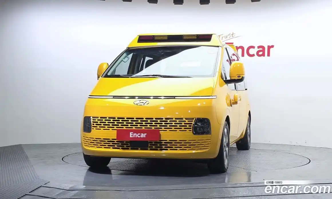 Hyundai Staria 2023 3.5 Автомат в Москве № 531284, фото 3