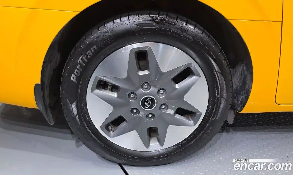 Hyundai Staria 2023 3.5 Автомат в Москве № 531284, фото 5