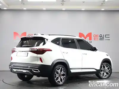 Kia Seltos 2023 1.6 Автомат в Москве № 535217, миниатюра 3