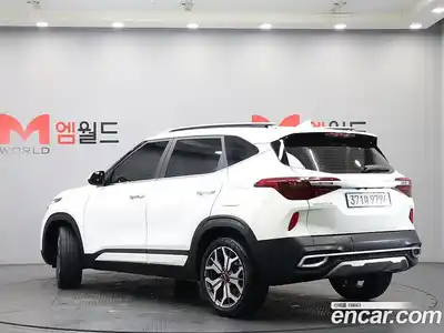 Kia Seltos 2023 1.6 Автомат в Москве № 535217, миниатюра 4