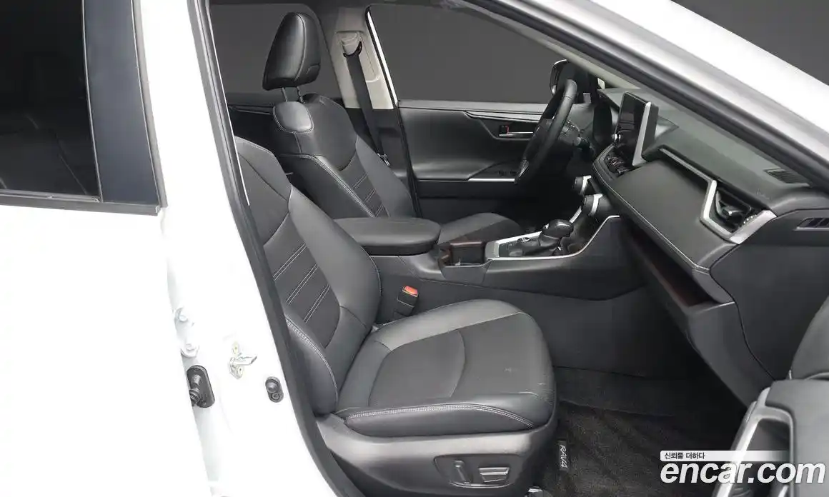 Toyota RAV4 2025 2.5 Автомат в Москве № 535368, фото 11