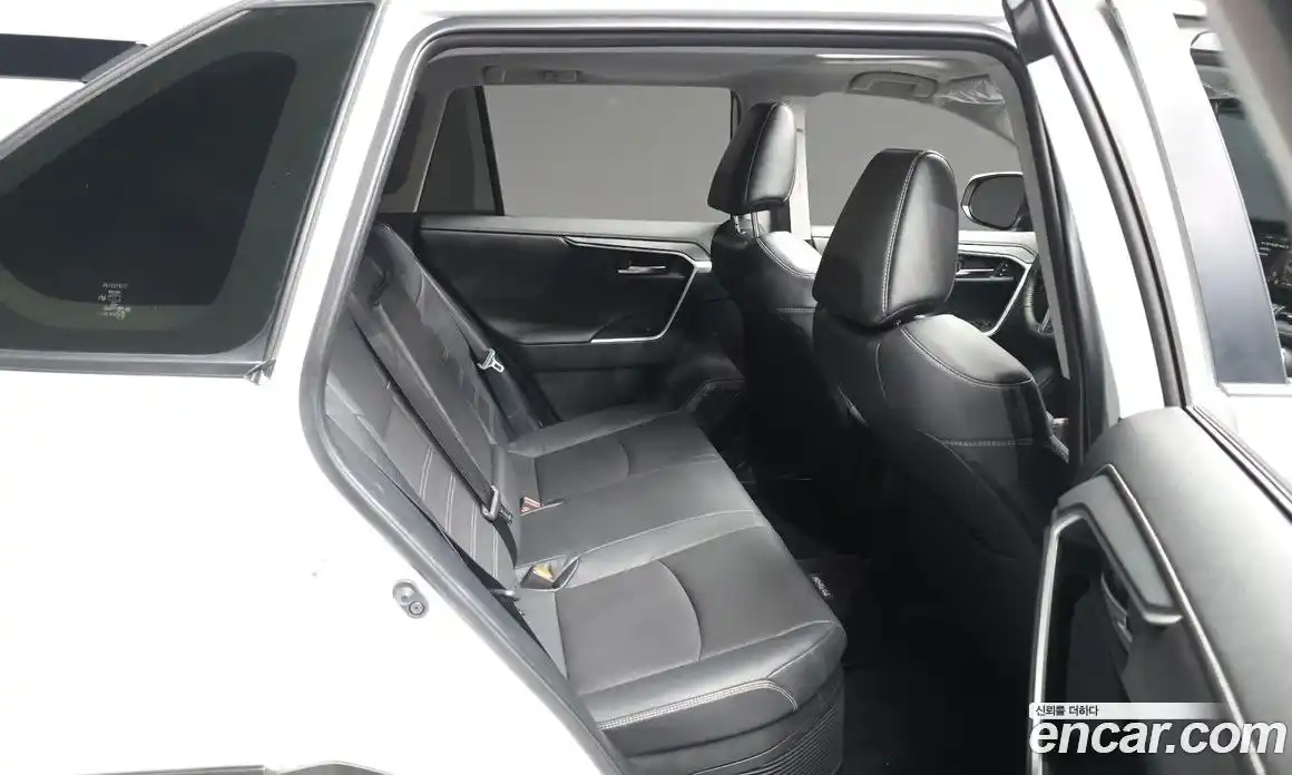 Toyota RAV4 2025 2.5 Автомат в Москве № 535368, фото 12