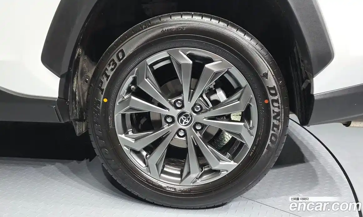 Toyota RAV4 2025 2.5 Автомат в Москве № 535368, фото 5